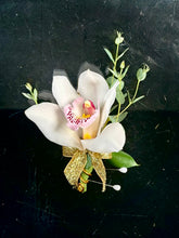 Load image into Gallery viewer, Custom Boutonniere - North Scottsdale Floral